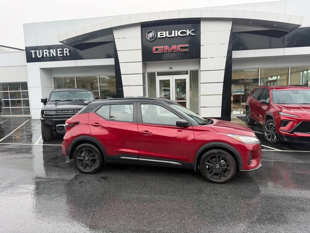 2023 Nissan Kicks SR