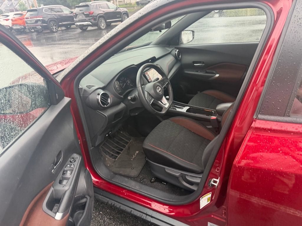 2023 Nissan Kicks SR