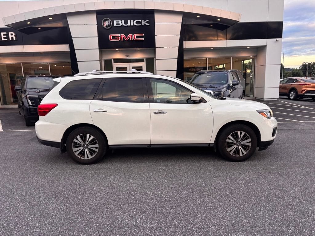 2017 Nissan Pathfinder SL