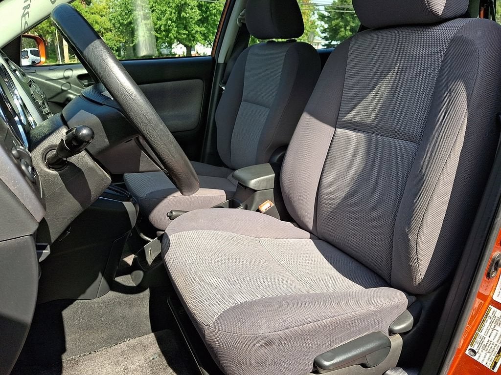 2005 Pontiac Vibe Base