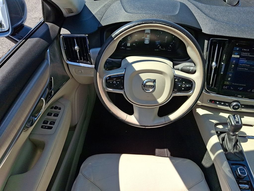 2017 Volvo S90 Momentum