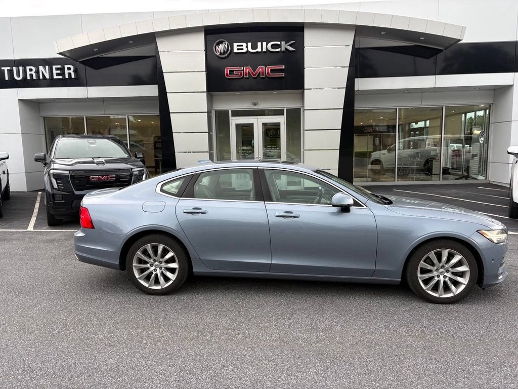 2017 Volvo S90 Momentum