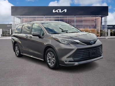 2022 Toyota Sienna XLE 7 Passenger
