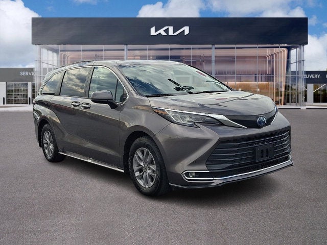 2022 Toyota Sienna XLE 7 Passenger