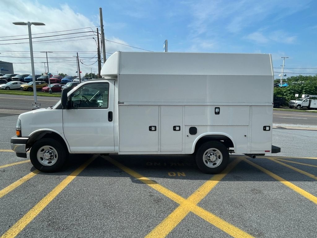 2024 Chevrolet Express Cutaway 3500 1WT