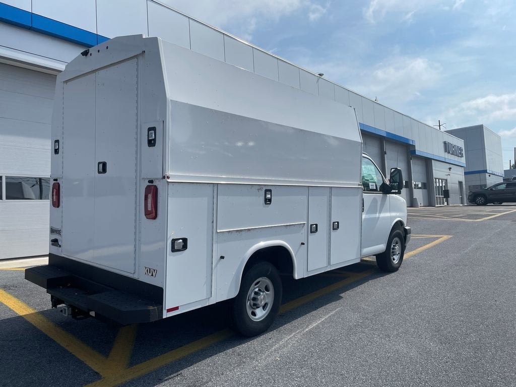 2024 Chevrolet Express Cutaway 3500 1WT