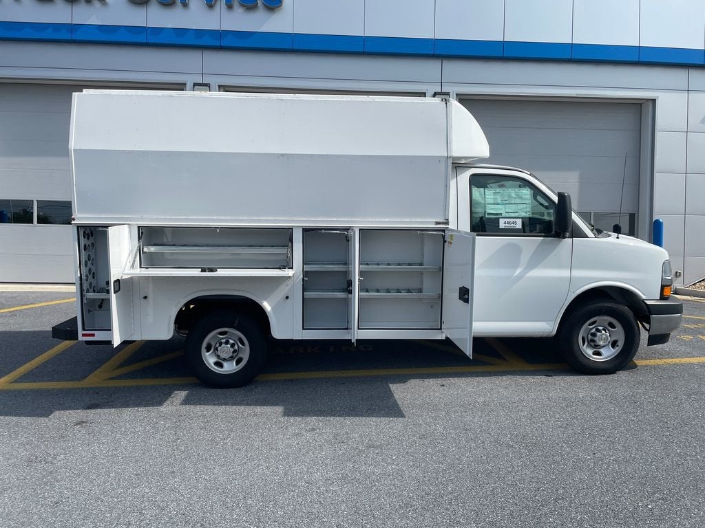 2024 Chevrolet Express Cutaway 3500 1WT