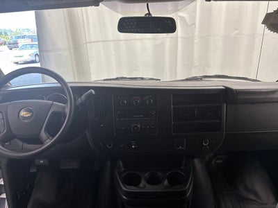 2025 Chevrolet Express Cargo WT