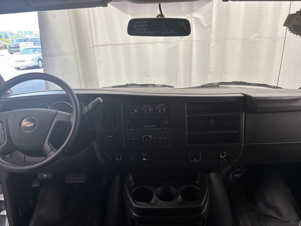 2025 Chevrolet Express Cargo WT