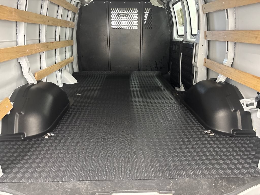 2025 Chevrolet Express Cargo WT