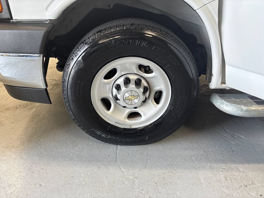 2025 Chevrolet Express Cargo WT