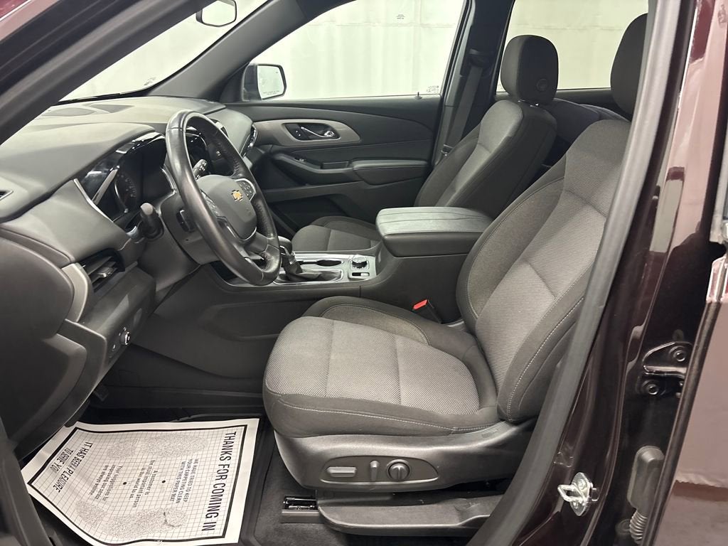 2022 Chevrolet Traverse LT Cloth