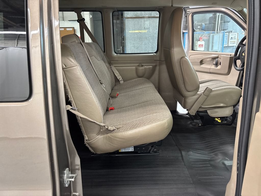 2014 Chevrolet Express Passenger 3500 LS