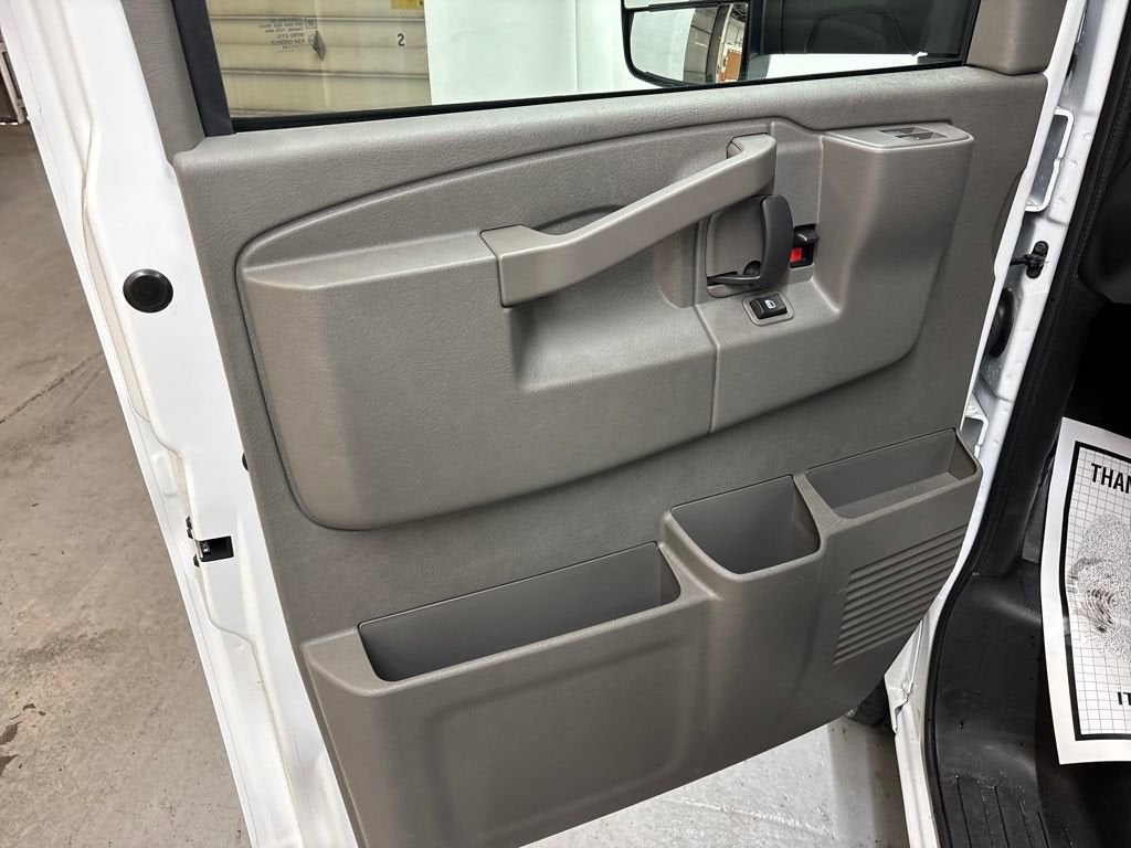 2025 Chevrolet Express Cutaway 3500 1WT