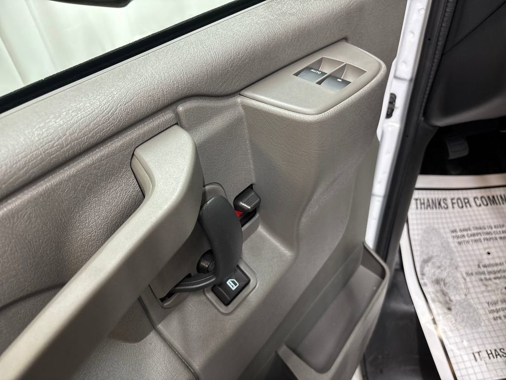 2025 Chevrolet Express Cutaway 3500 1WT