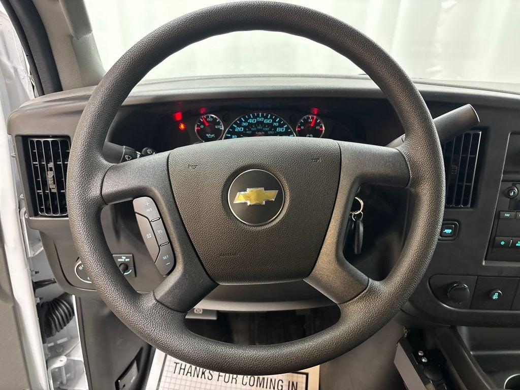 2025 Chevrolet Express Cutaway 3500 1WT