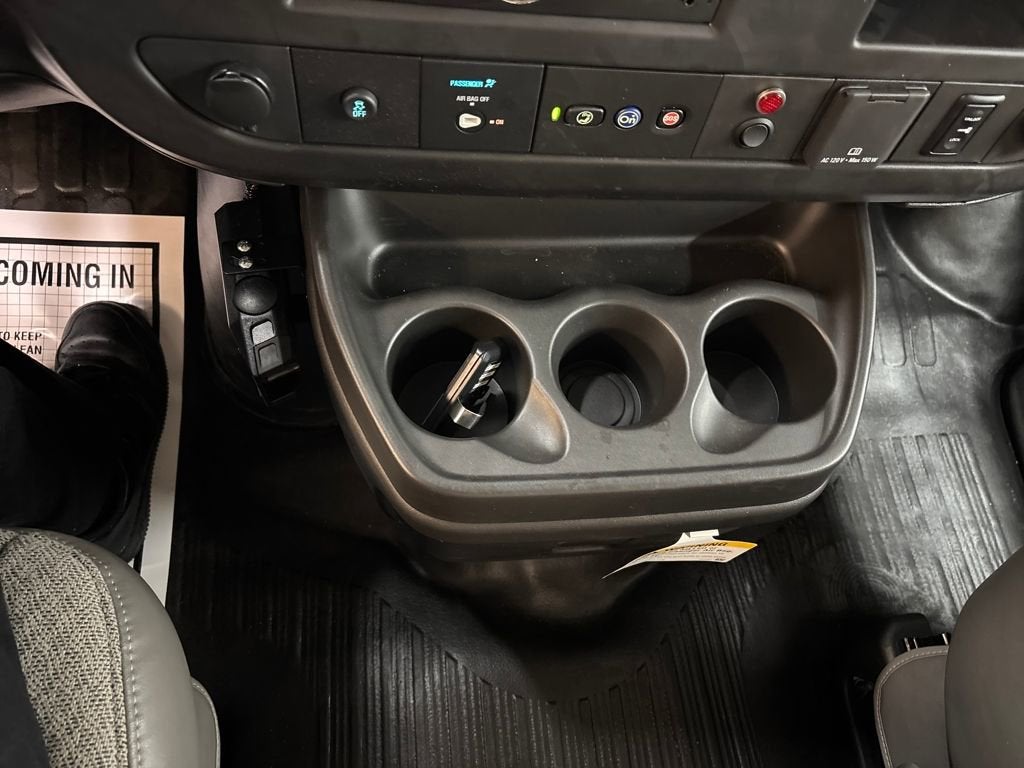 2025 Chevrolet Express Cutaway 3500 1WT