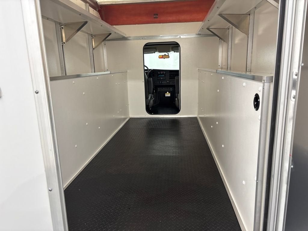 2025 Chevrolet Express Cutaway 3500 1WT