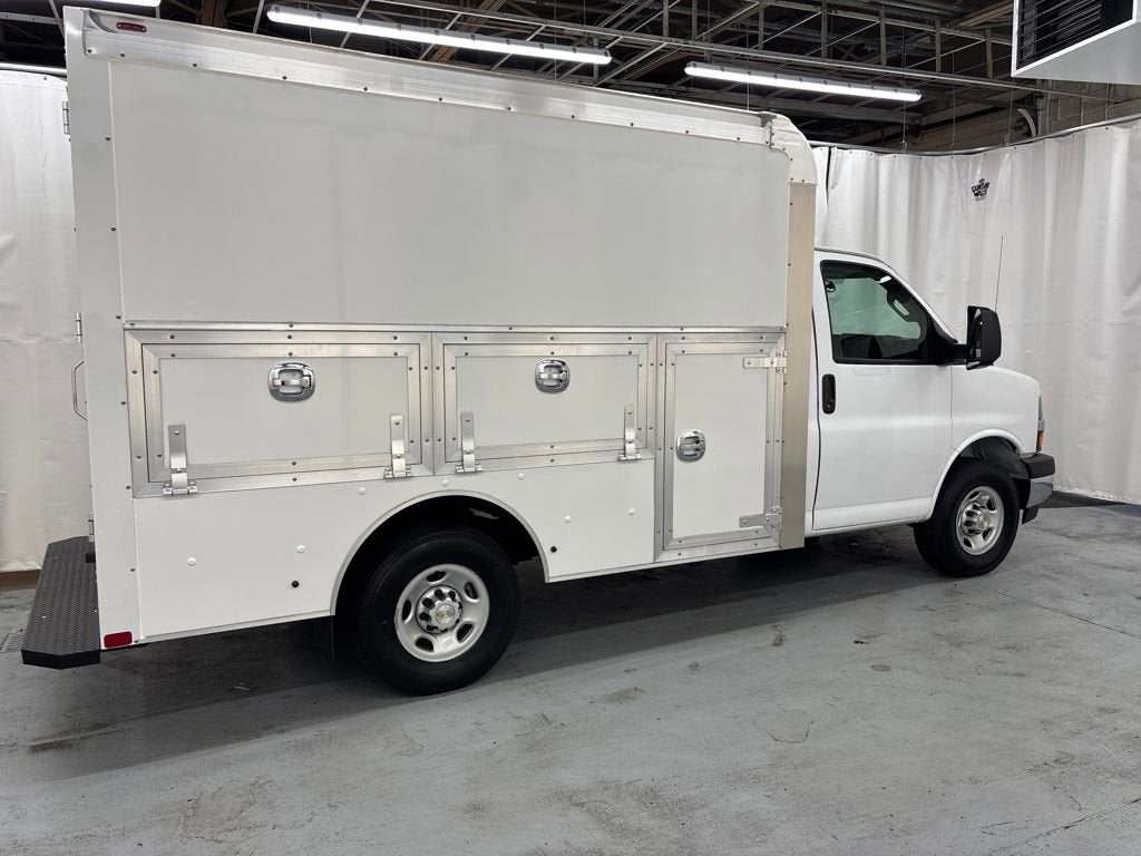 2025 Chevrolet Express Cutaway 3500 1WT