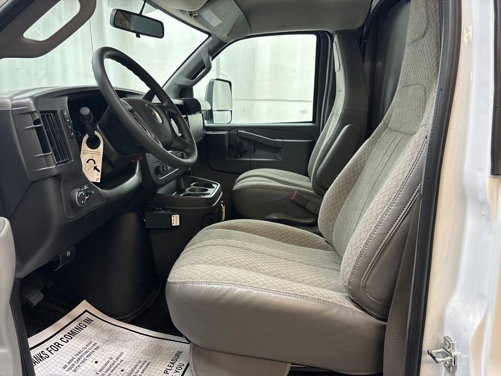 2025 Chevrolet Express Cutaway 3500 1WT