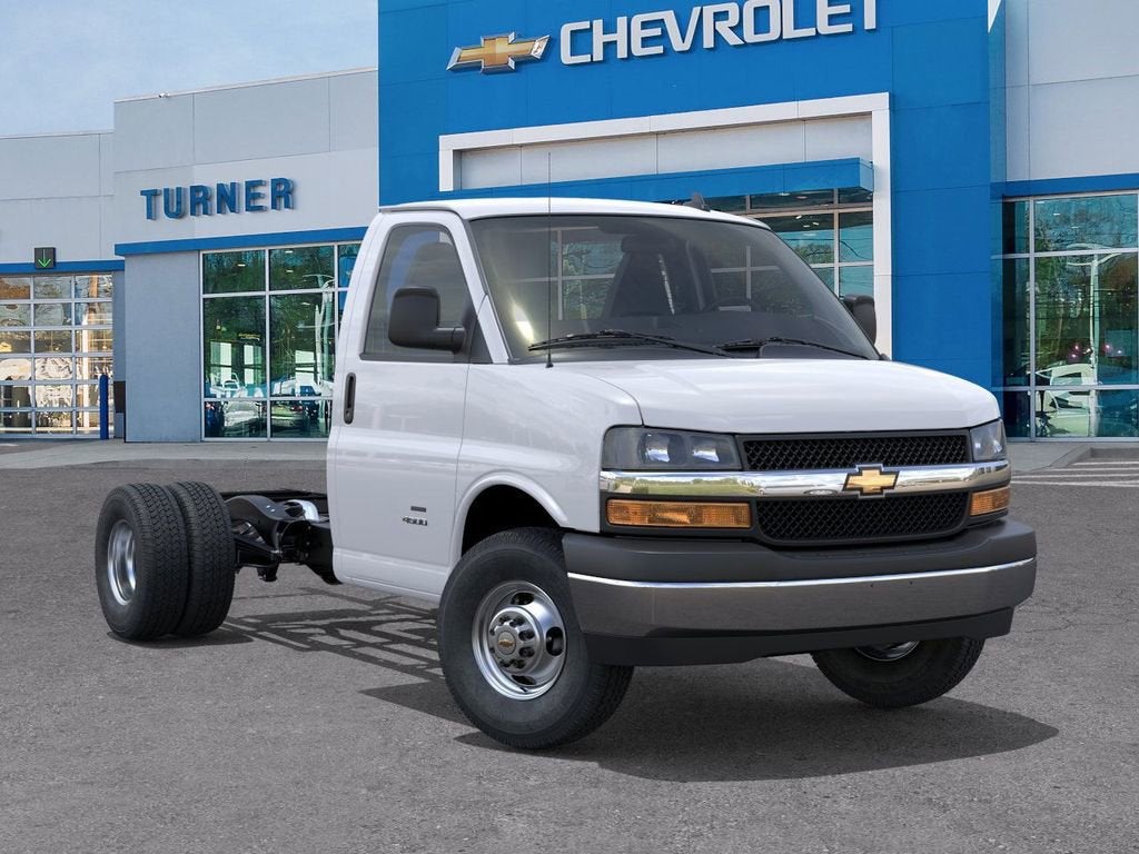 2025 Chevrolet Express Cutaway 3500 1WT