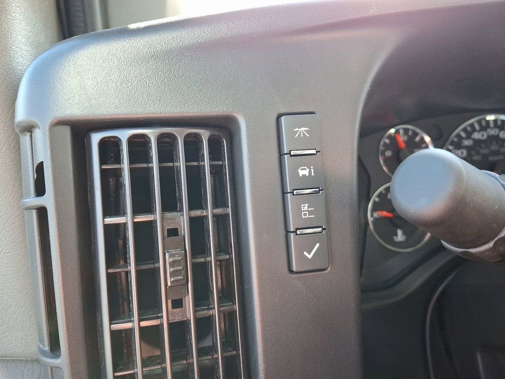 2024 Chevrolet Express Cutaway 3500 1WT