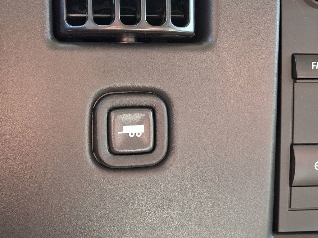 2024 Chevrolet Express Cutaway 3500 1WT