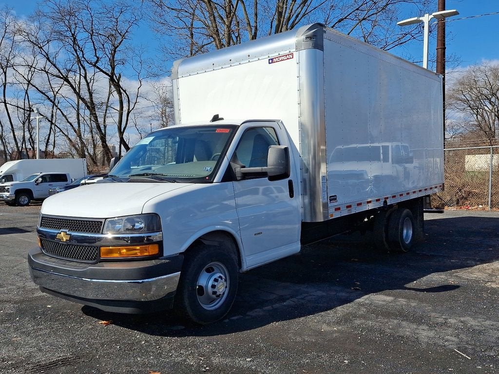 2024 Chevrolet Express Cutaway 3500 1WT