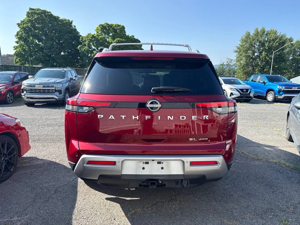 2022 Nissan Pathfinder SL