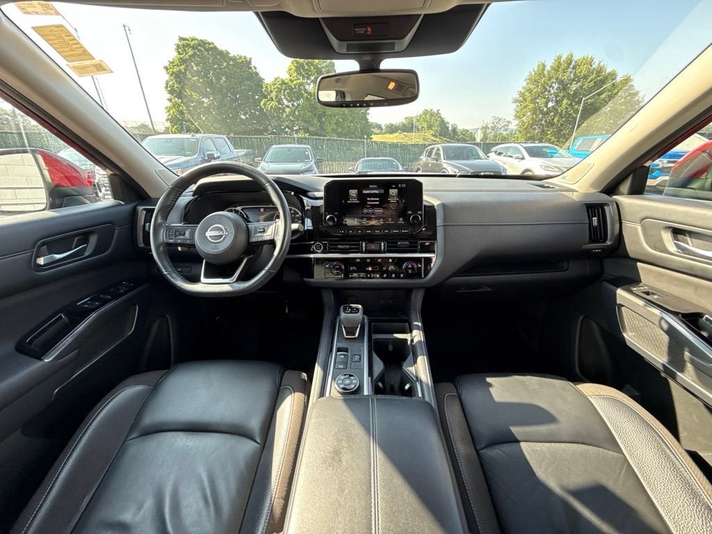 2022 Nissan Pathfinder SL