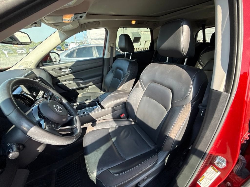 2022 Nissan Pathfinder SL