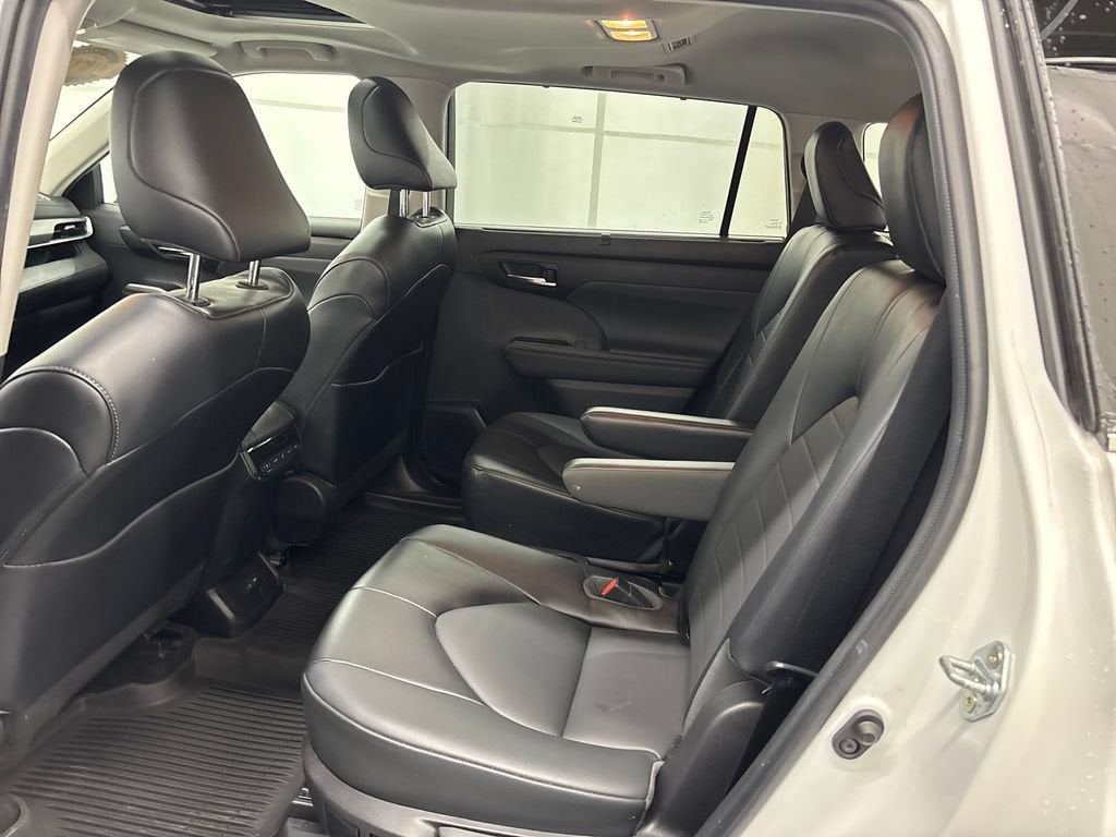 2022 Toyota Highlander Hybrid XLE