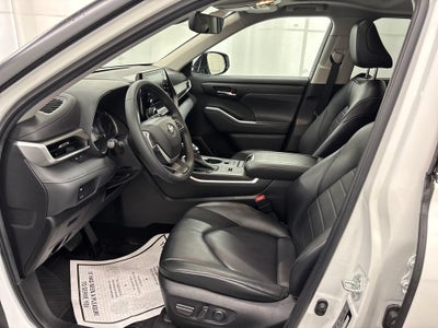2022 Toyota Highlander Hybrid XLE