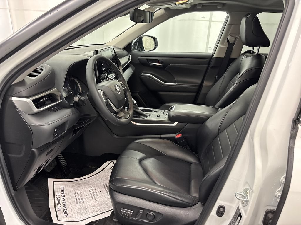 2022 Toyota Highlander Hybrid XLE