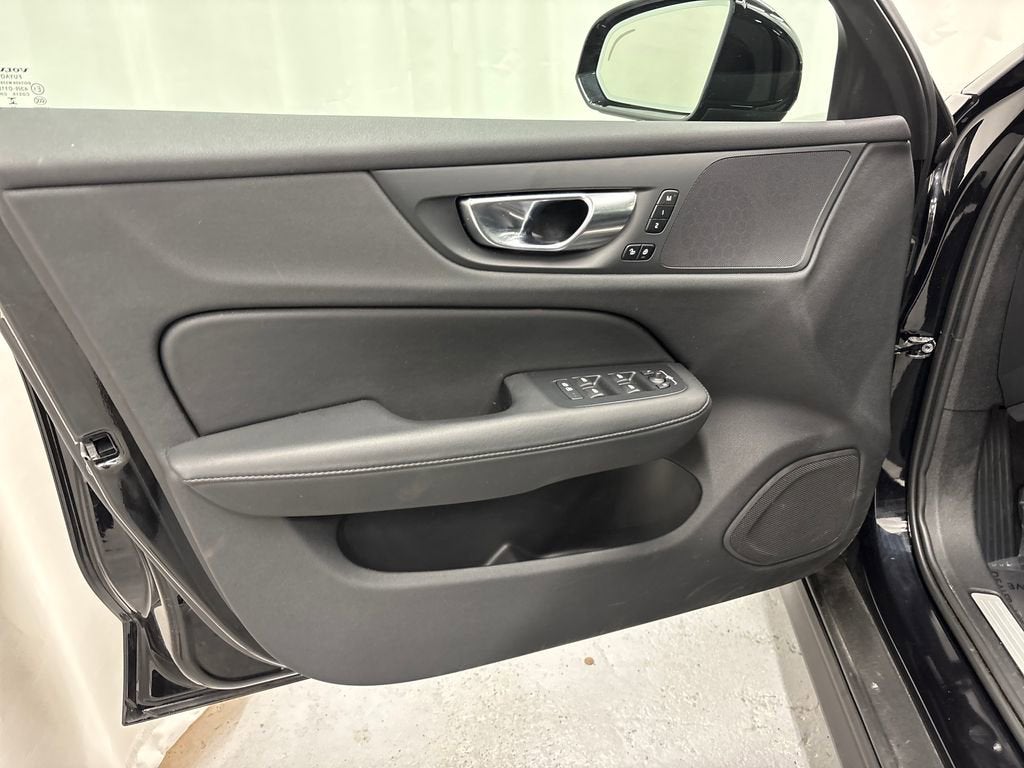 2025 Volvo V60 Cross Country Plus