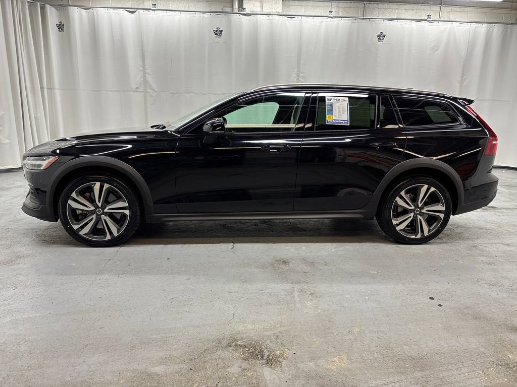 2025 Volvo V60 Cross Country Plus